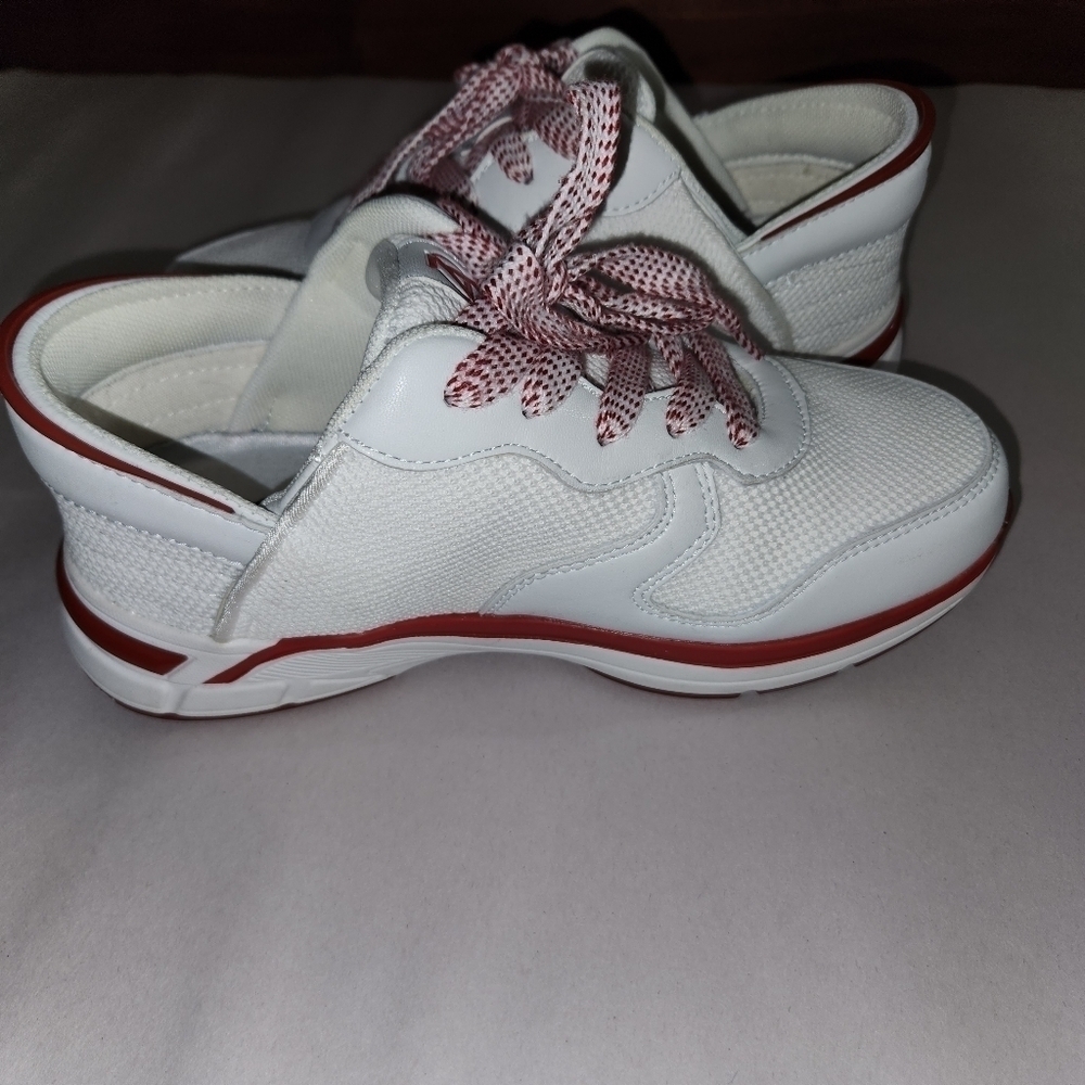 ZEBA Hands-Free Peppermint Sneakers Size 8 Red White Shoes